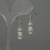 Pendientes de ojo de gato, bolita de 8 mm ±, color gris claro, longitud aproximada 35 mm