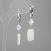 Pendientes de nácar rectangulares 15×9 mm, 5 mm ±; con trébol de 7 mm ±, longitud 45 mm ±