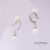 Pendientes Xuping «Notas» con perlas blancas de Mallorca 20×6 mm, baño de rodio