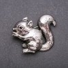 Broche «Ardilla» esmaltado gris plateado 37×48 mm