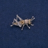 Broche Saltamontes plateado de metal con strass negros y amarillos 42×26 mm +